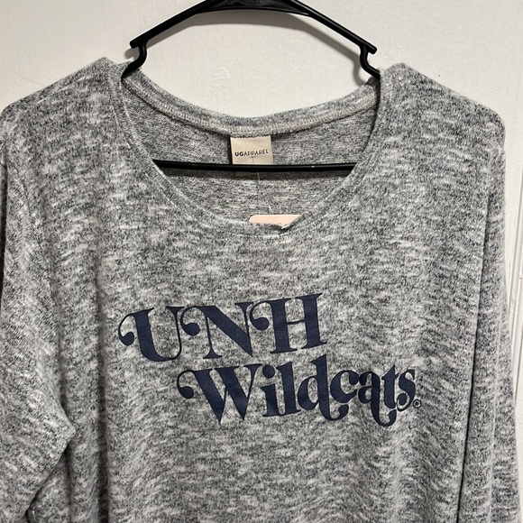 NWT University of New Hampshire Top - Picture 3 of 16